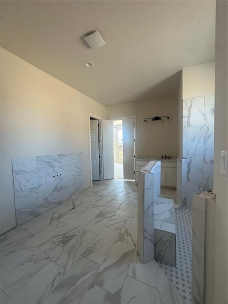 Spacious, unfurnished interior of a new home in , Paradise (Image 5).