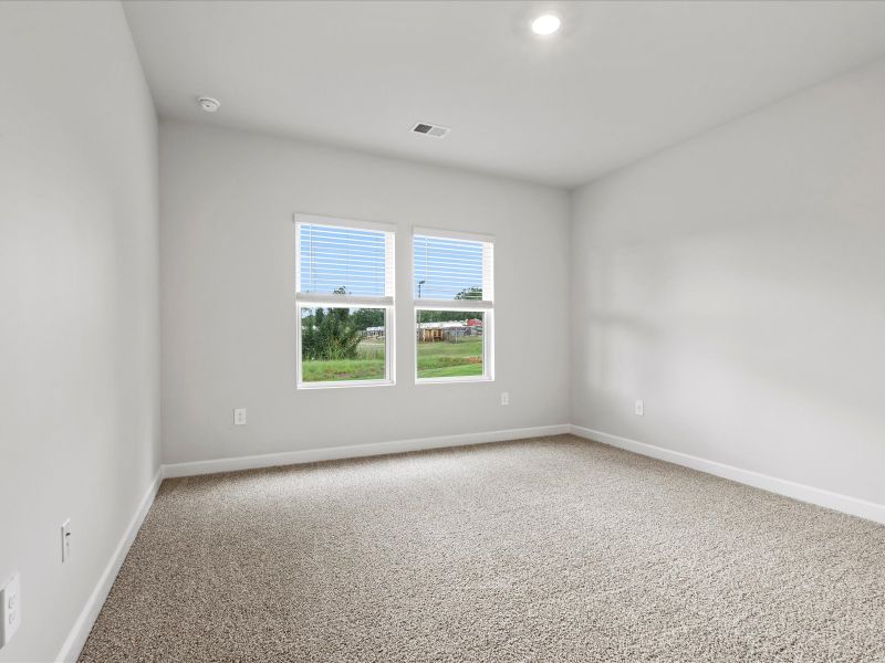 Spacious, unfurnished interior of a new home in Village at White Pine, Pendleton (Image 19).