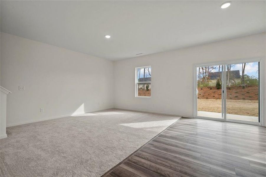 Spacious, unfurnished interior of a new home in Mt. Tabor Ridge, Dallas (Image 13).