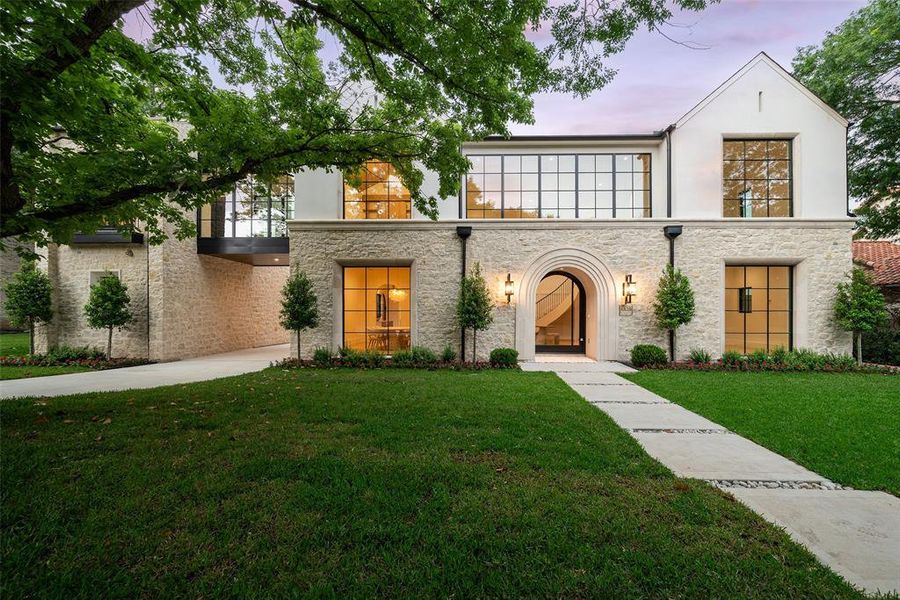 Front exterior of a new home in , Dallas, TX, highlighting curb appeal (Image 23). Front exterior of a new home in , Dallas, TX, highlighting curb appeal (Image 23).