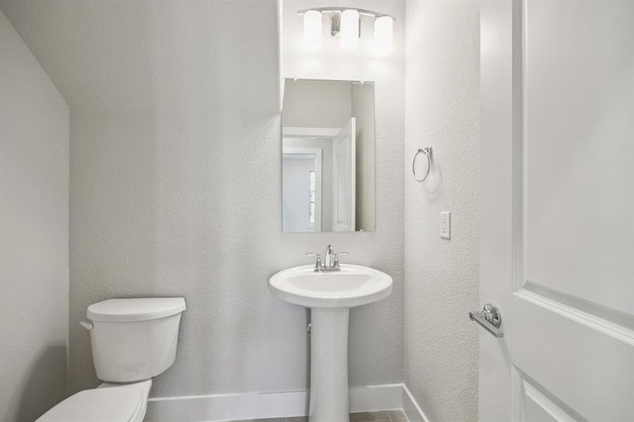 Bathroom featuring a textured wall Bathroom featuring a textured wall