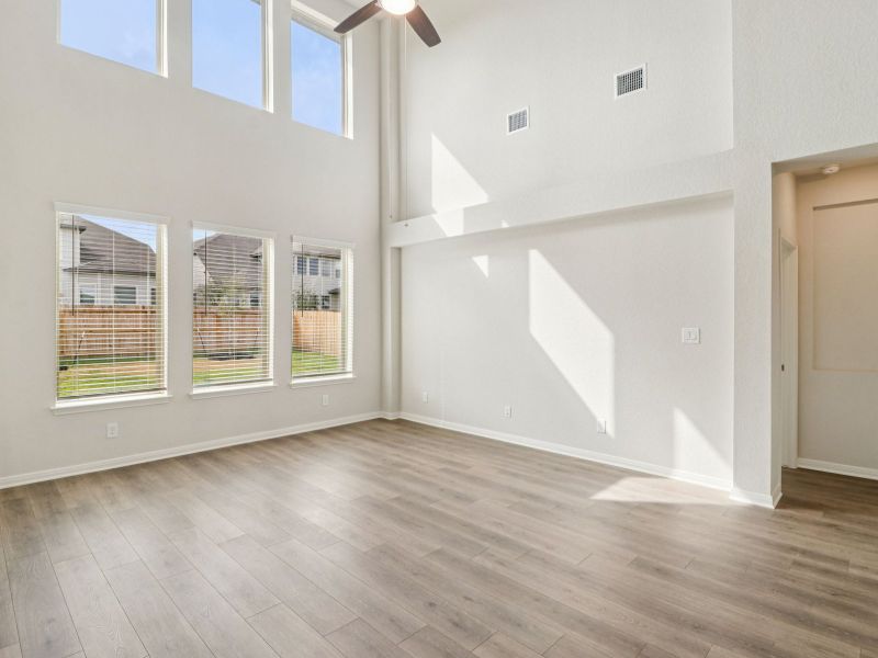 Spacious, unfurnished interior of a new home in Fox Falls, Boerne (Image 16).