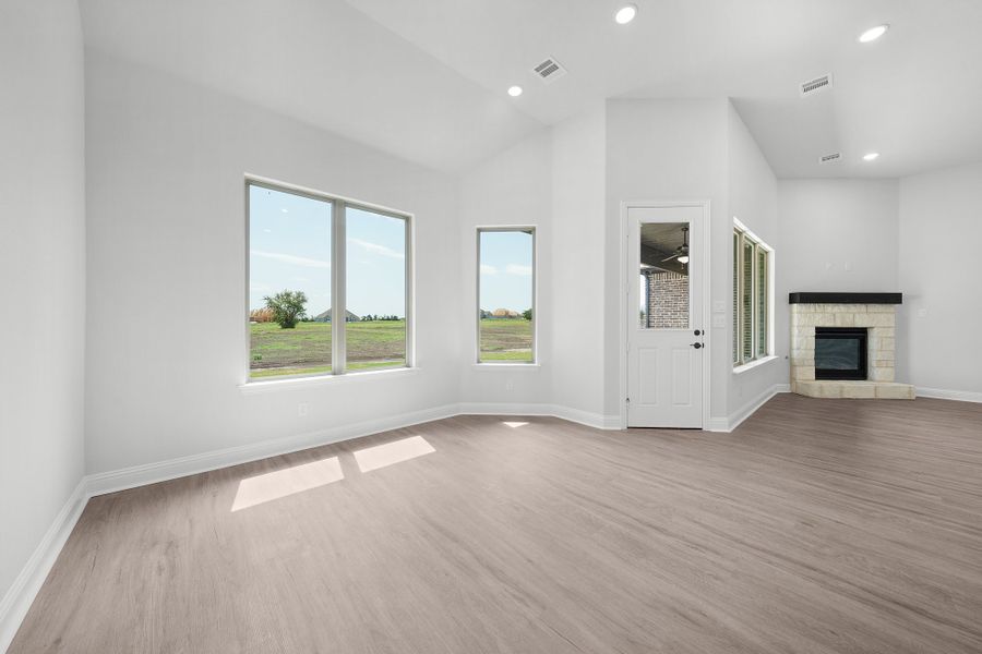 Spacious, unfurnished interior of a new home in Heritage, Rockwall (Image 18).
