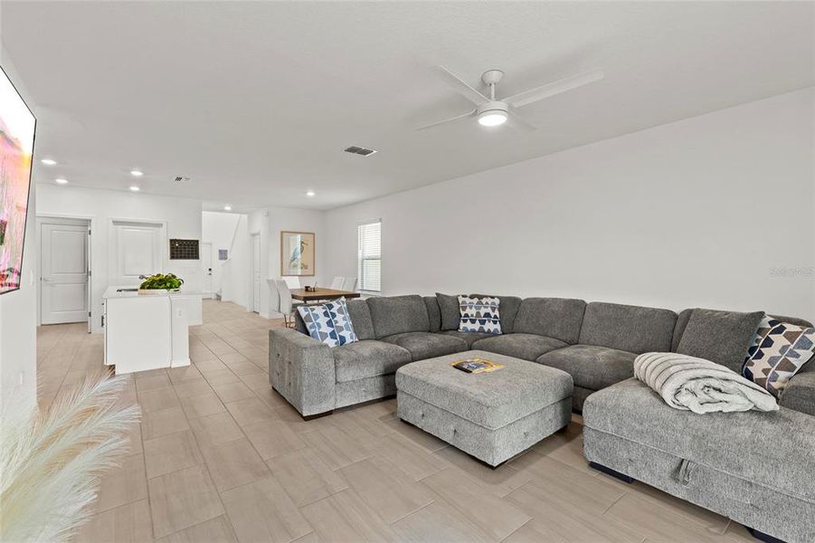 Furnished interior view inside a new home in Prosperity Lakes, Parrish (Image 17). Furnished interior view inside a new home in Prosperity Lakes, Parrish (Image 17).