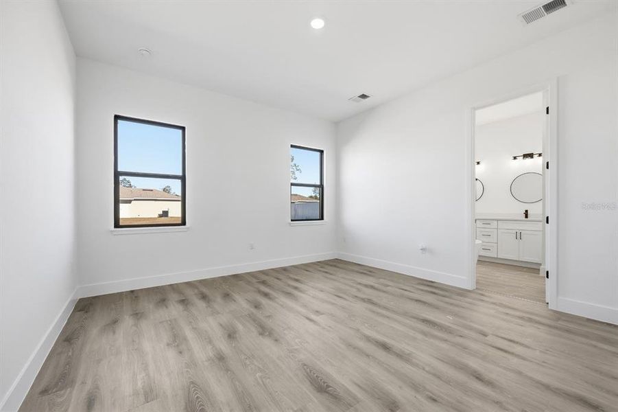 Spacious, unfurnished interior of a new home in , Ocala (Image 47).