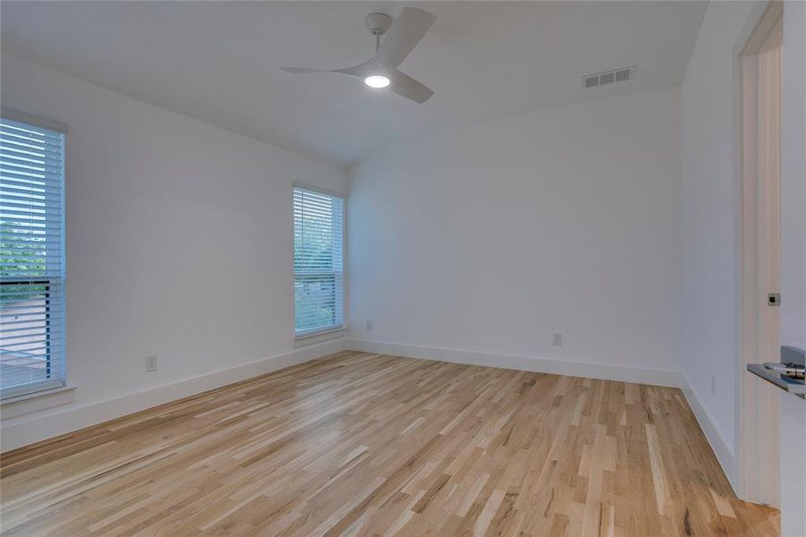 Spacious, unfurnished interior of a new home in , Dallas (Image 24).