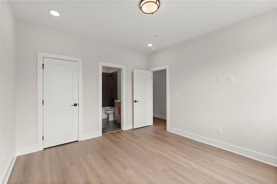 Spacious, unfurnished interior of a new home in , Alpharetta (Image 33).