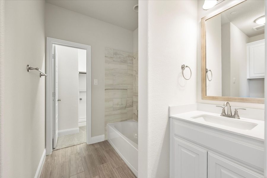 Representative furnished interior of a home built from the Riverdale by Windsor Homes in Ridge Pointe Estates, McLendon-Chisholm (Image 17).