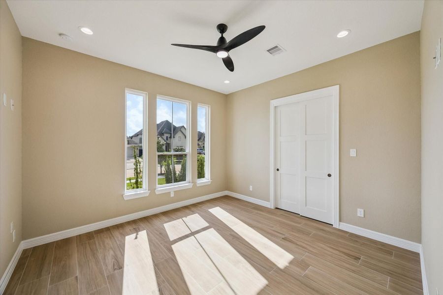 Spacious, unfurnished interior of a new home in , Kemah (Image 42).