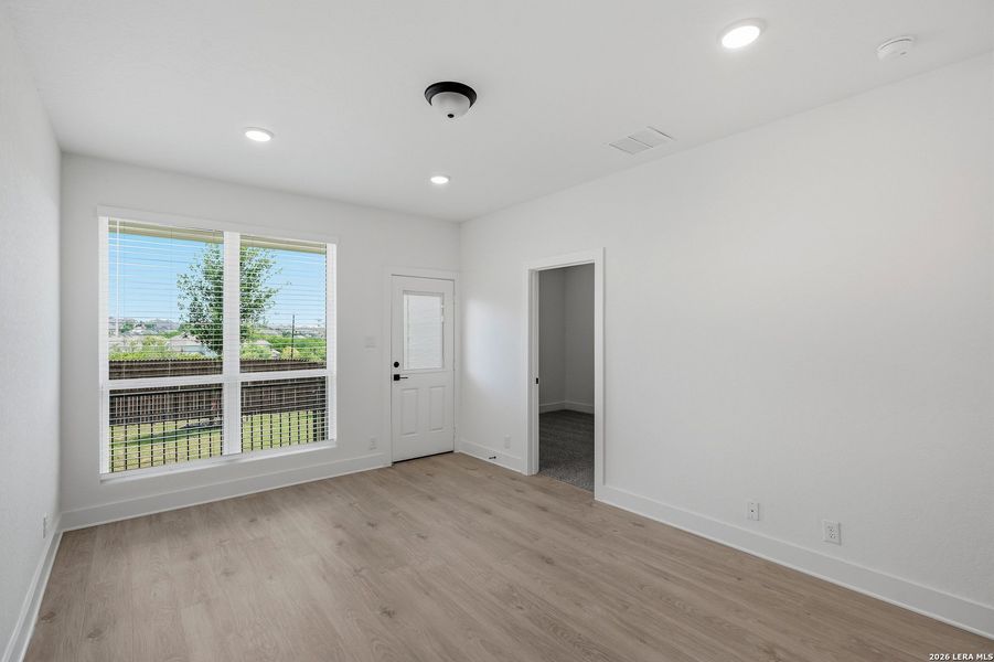 Spacious, unfurnished interior of a new home in Prominence Urban, San Antonio (Image 27).