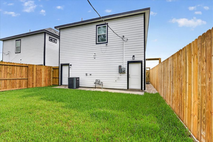Exterior details and patio area of a home in , Houston (Image 25).