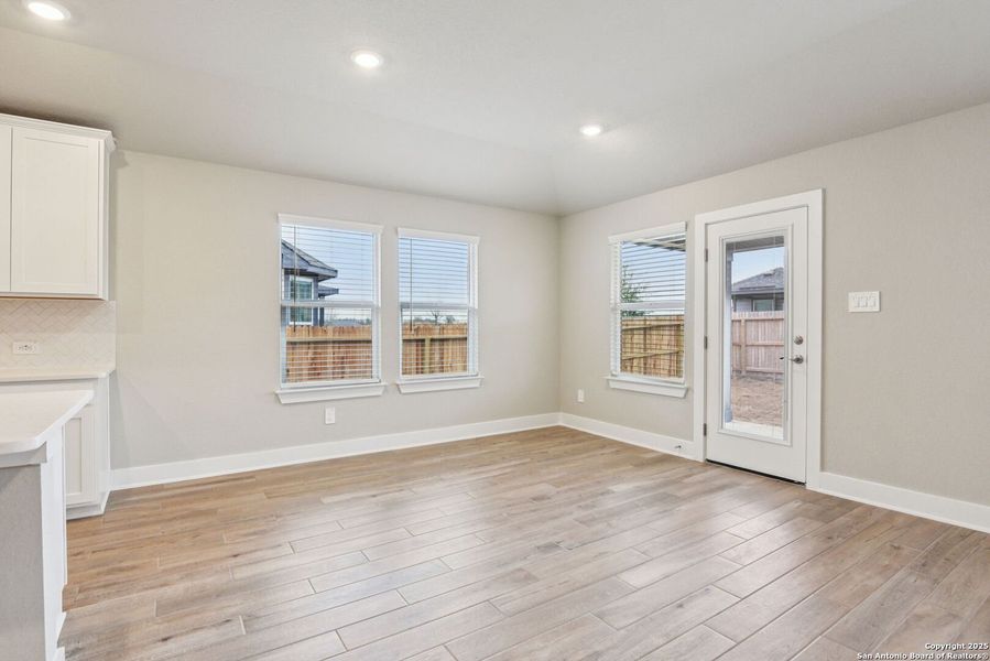 Spacious, unfurnished interior of a new home in Carmel Ranch, Schertz (Image 25).