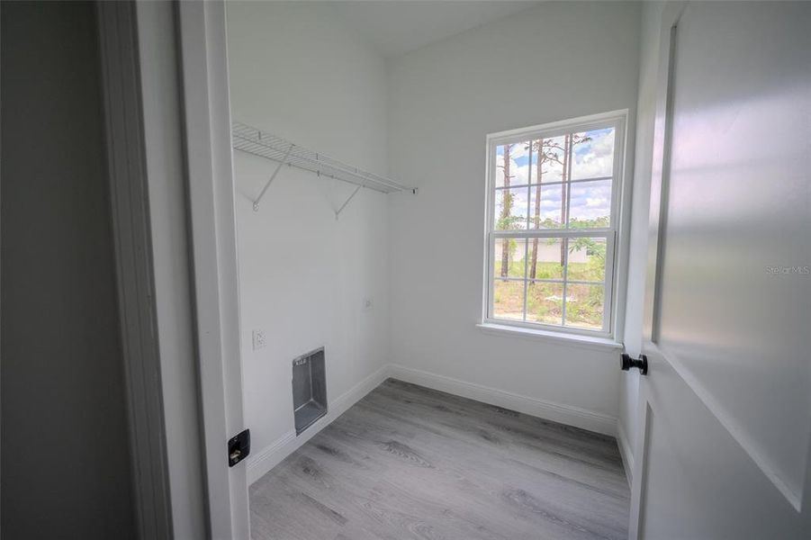 Spacious, unfurnished interior of a new home in , Ocala (Image 4).