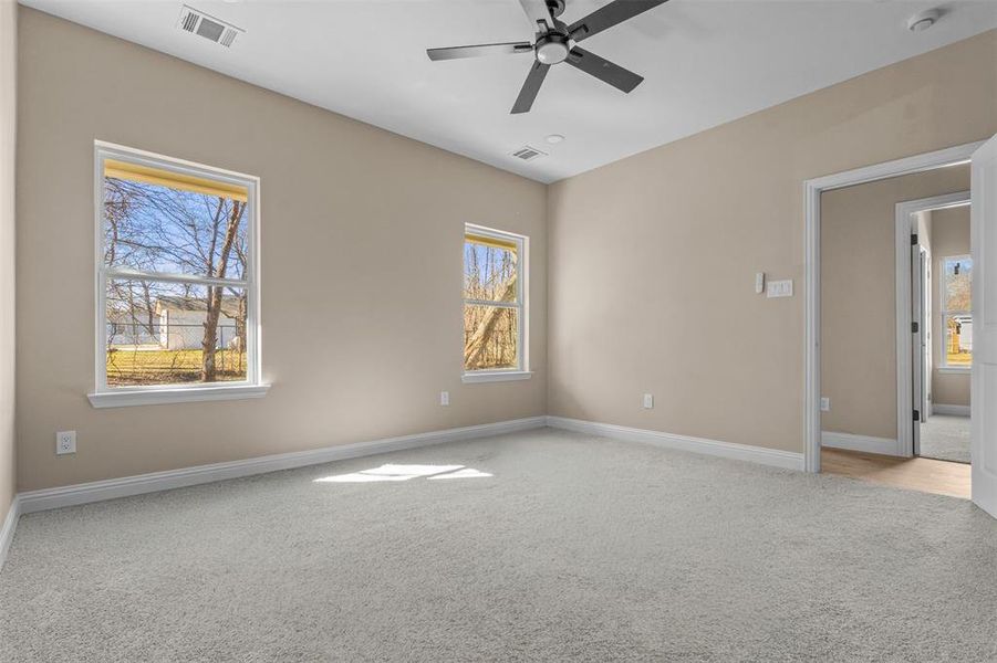 Spacious, unfurnished interior of a new home in , Corsicana (Image 11).