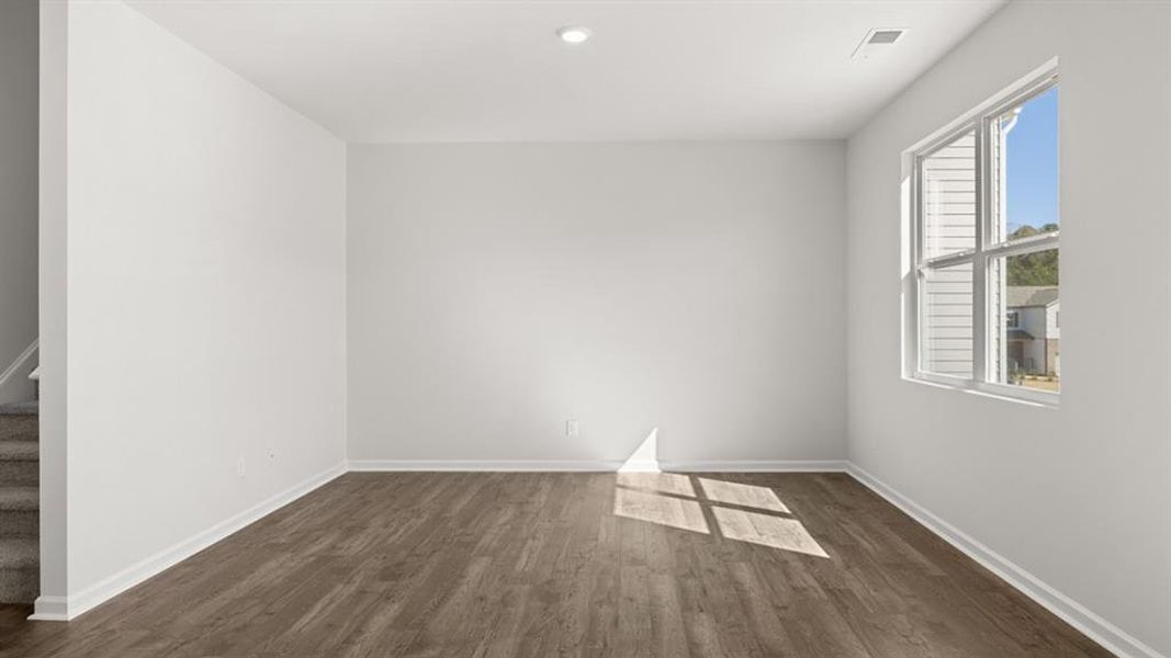 Spacious, unfurnished interior of a new home in Oaks at Cedar Grove, Fairburn (Image 15).