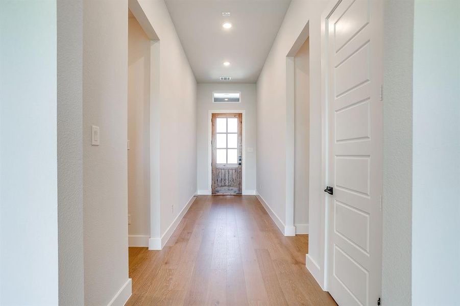 Spacious, unfurnished interior of a new home in Pecan Grove, Burleson (Image 33). Spacious, unfurnished interior of a new home in Pecan Grove, Burleson (Image 33).