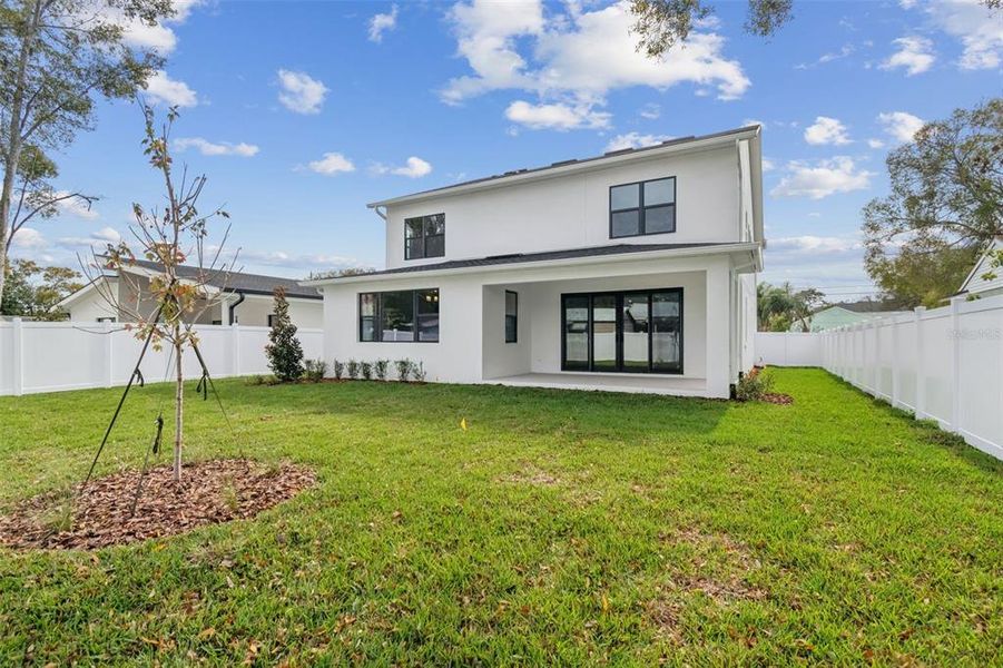 Exterior details and patio area of a home in , Tampa (Image 3).