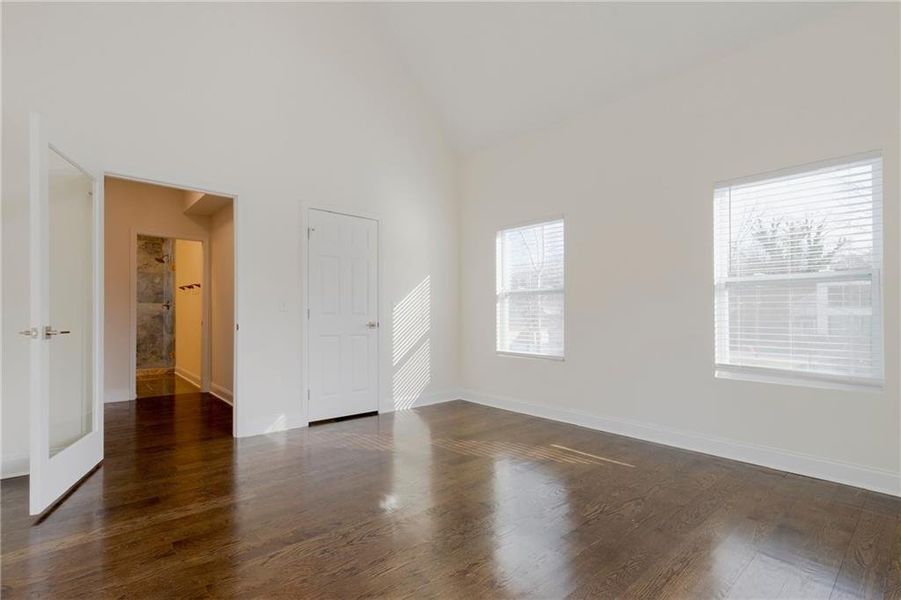 Spacious, unfurnished interior of a new home in , Atlanta (Image 12).