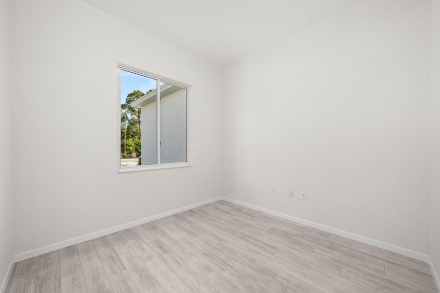 Spacious, unfurnished interior of a new home in , Lake Placid (Image 21).