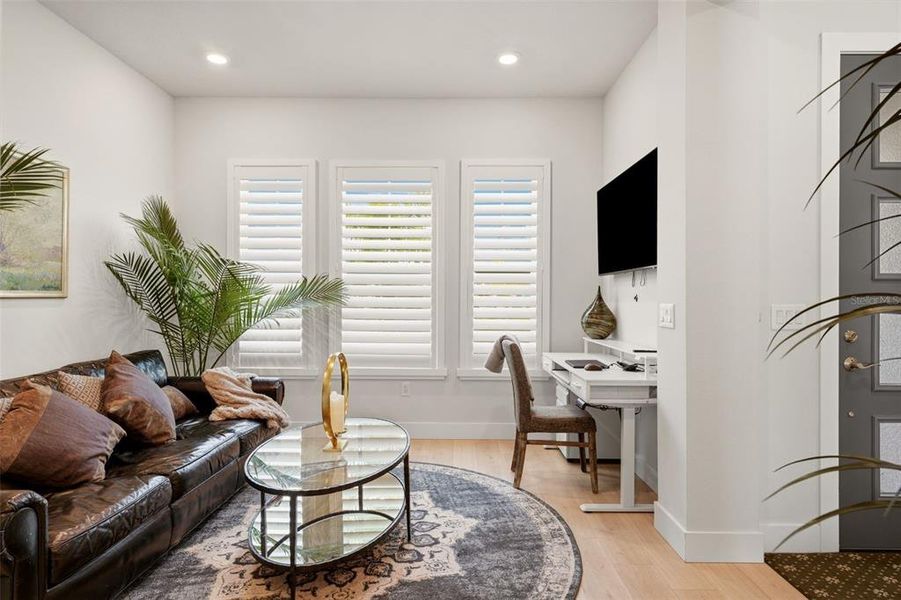 Furnished interior view inside a new home in Emerald Landing at Waterside at Lakewood Ranch – Lake Series, Sarasota (Image 19). Furnished interior view inside a new home in Emerald Landing at Waterside at Lakewood Ranch – Lake Series, Sarasota (Image 19).