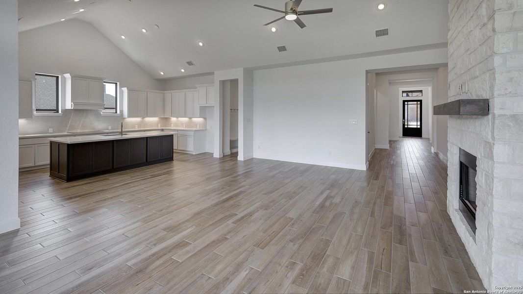 Spacious, unfurnished interior of a new home in Alsatian Oaks 60', Castroville (Image 12). Spacious, unfurnished interior of a new home in Alsatian Oaks 60', Castroville (Image 12).