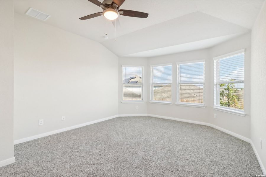 Spacious, unfurnished interior of a new home in , San Antonio (Image 25).