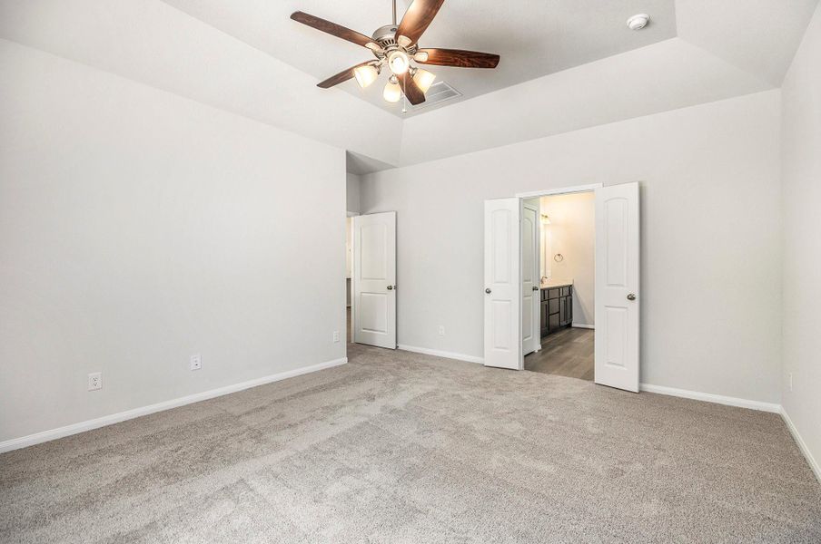 Spacious, unfurnished interior of a new home in Columbia Lakes, West Columbia (Image 18).