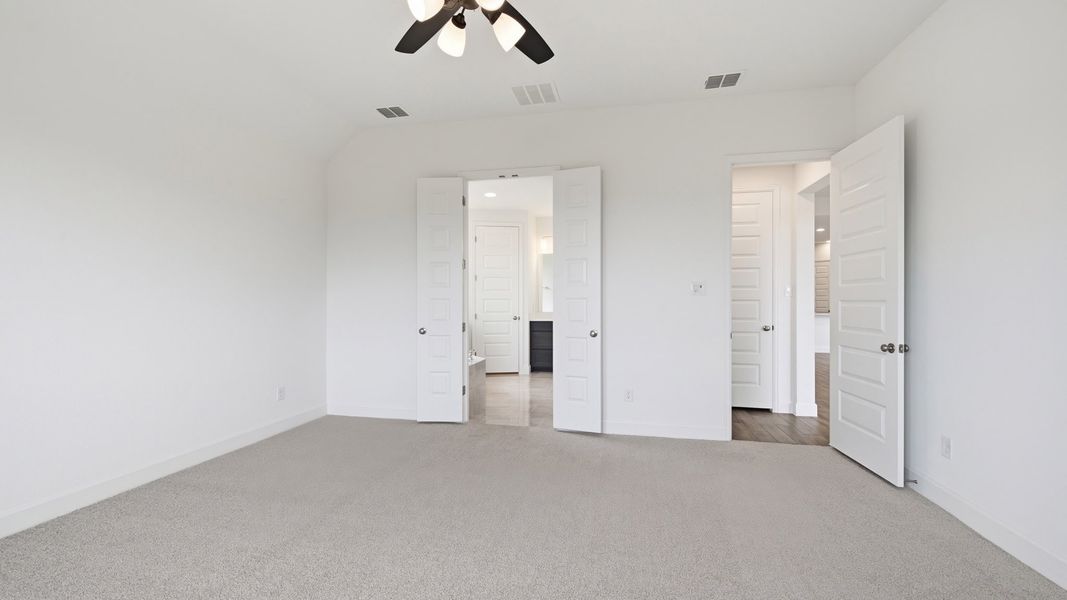Spacious, unfurnished interior of a new home in Trinity Falls, McKinney (Image 22). Spacious, unfurnished interior of a new home in Trinity Falls, McKinney (Image 22).