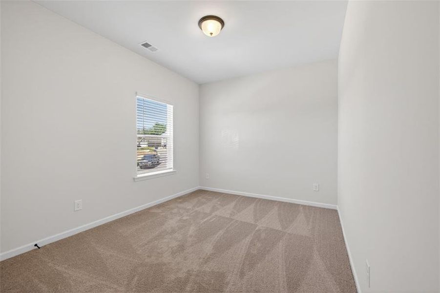 Spacious, unfurnished interior of a new home in Oakmont, Dallas (Image 37).