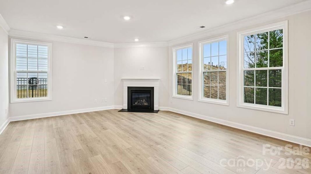 Spacious, unfurnished interior of a new home in Sylvan Creek, Denver (Image 24).