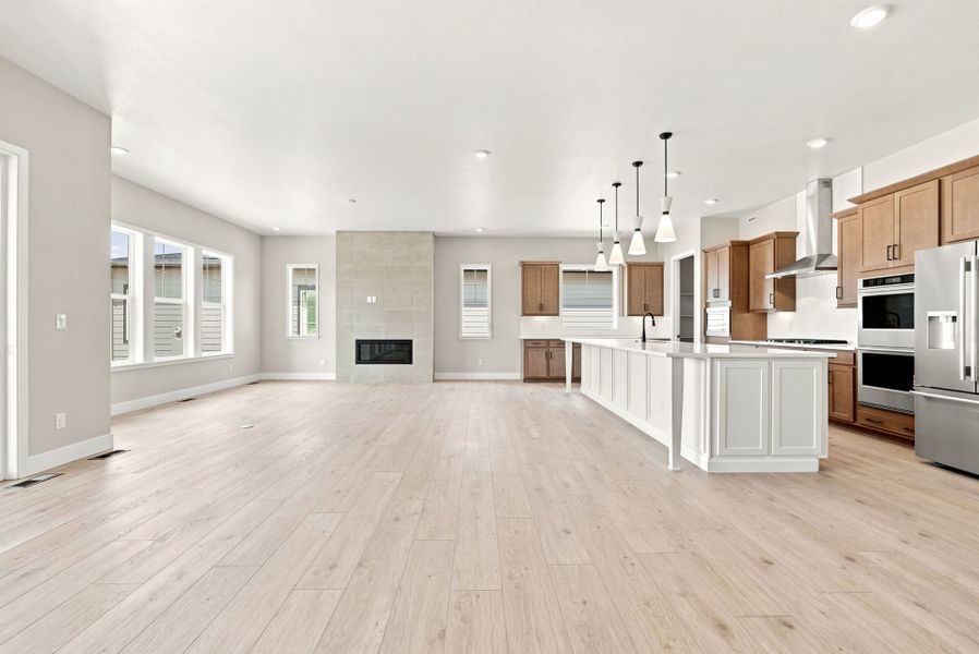 Spacious, unfurnished interior of a new home in Hilltop at Inspiration, Aurora (Image 21).
