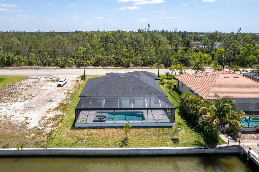 Property located in NW Cape Coral, this residence offers DIRECT ACCESS to GULF OF MEXICO, 8-10 miles away. Property located in NW Cape Coral, this residence offers DIRECT ACCESS to GULF OF MEXICO, 8-10 miles away.