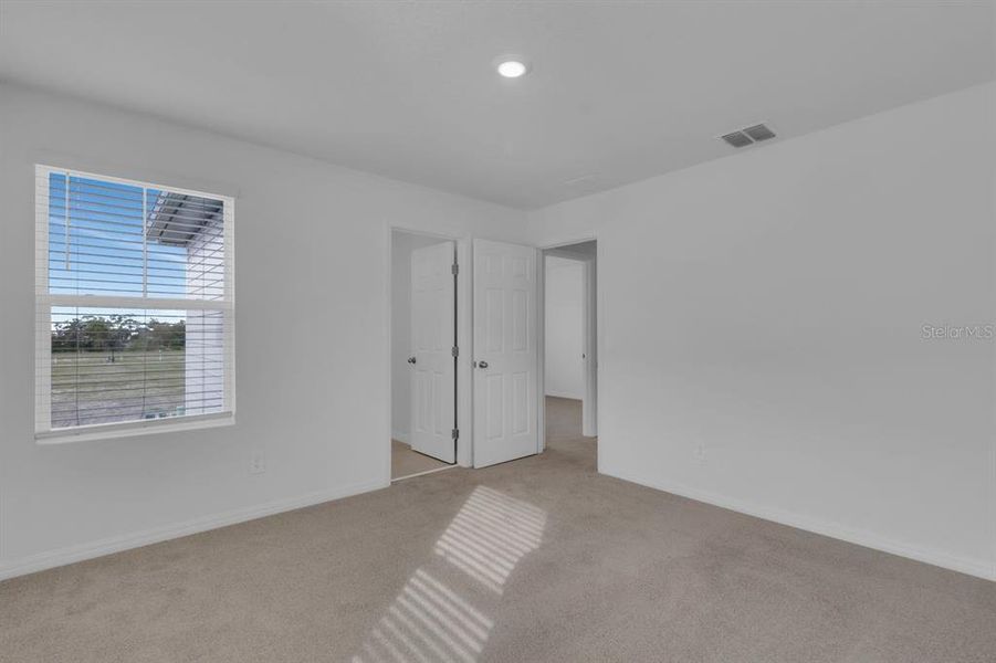 Spacious, unfurnished interior of a new home in , St. Cloud (Image 28).