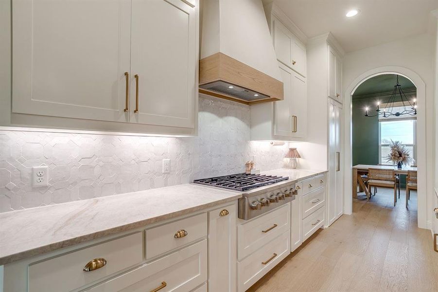 Furnished interior view inside a new home in , Fort Worth (Image 8).