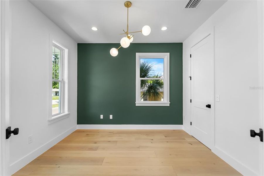Spacious, unfurnished interior of a new home in , Tampa (Image 40).