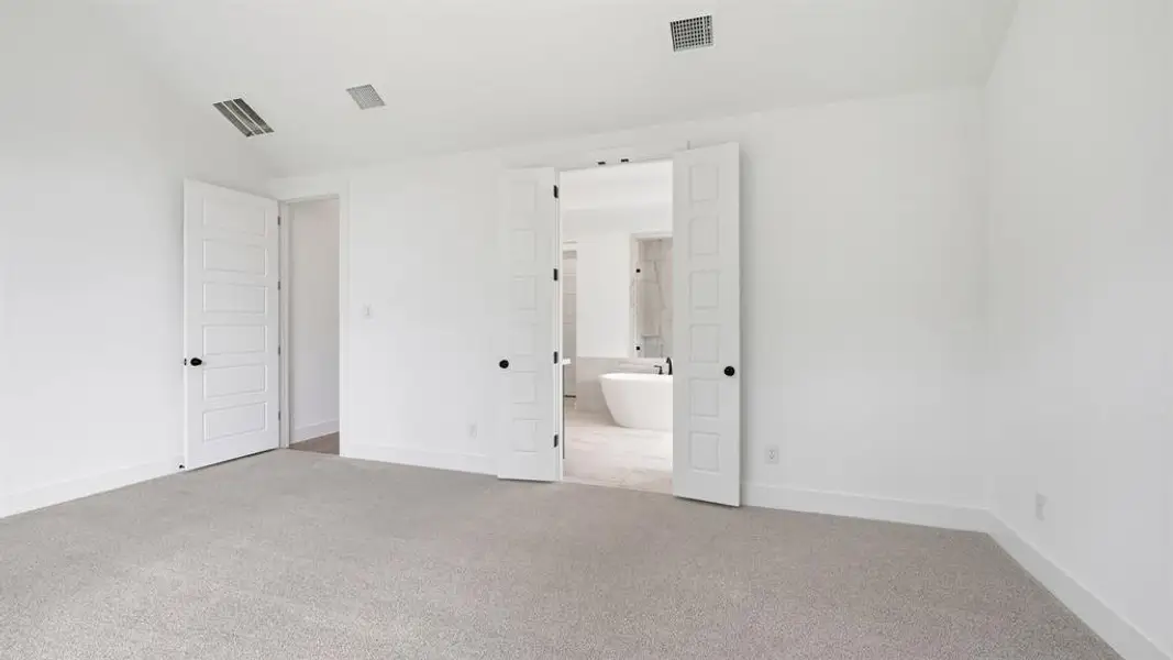 Spacious, unfurnished interior of a new home in The Parks at Wilson Creek, Celina (Image 17).