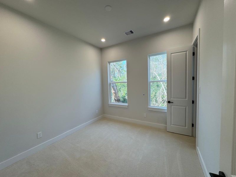 Spacious, unfurnished interior of a new home in , Houston (Image 26).