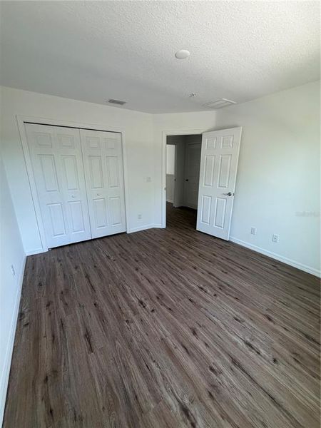 Spacious, unfurnished interior of a new home in , Bradenton (Image 9).