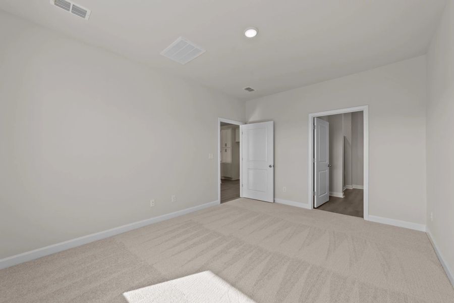 Spacious, unfurnished interior of a new home in Blue Heron Retreat, Little River (Image 20).