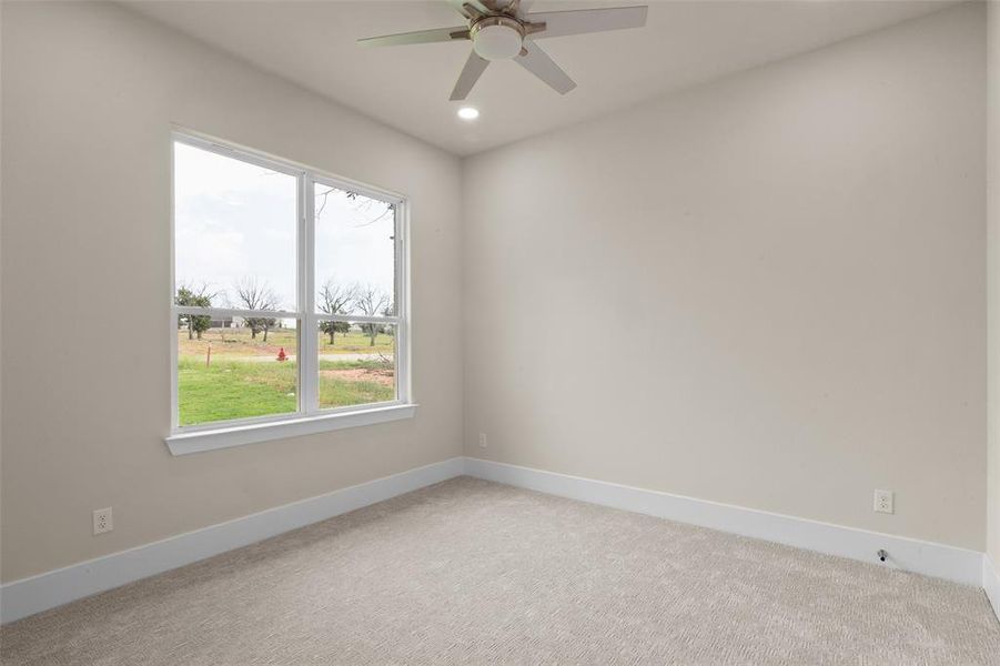 Spacious, unfurnished interior of a new home in Pecan Plantation, Granbury (Image 31).