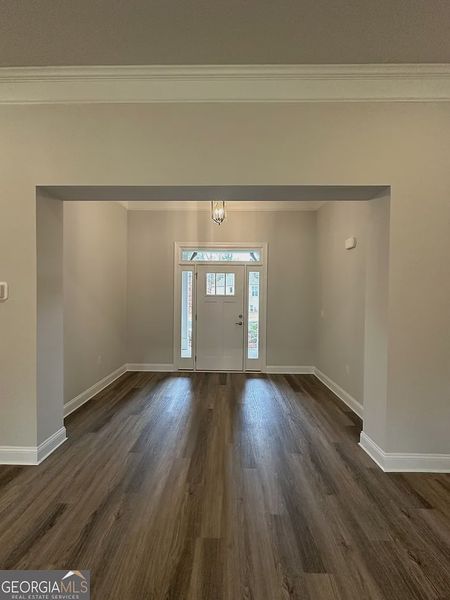 Spacious, unfurnished interior of a new home in Mirror Lake at South Harbour, Villa Rica (Image 8).