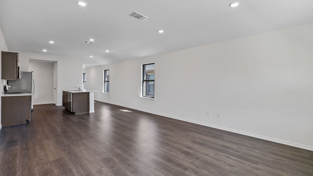 Spacious, unfurnished interior of a new home in Cartwright Ranch, Crandall (Image 13).