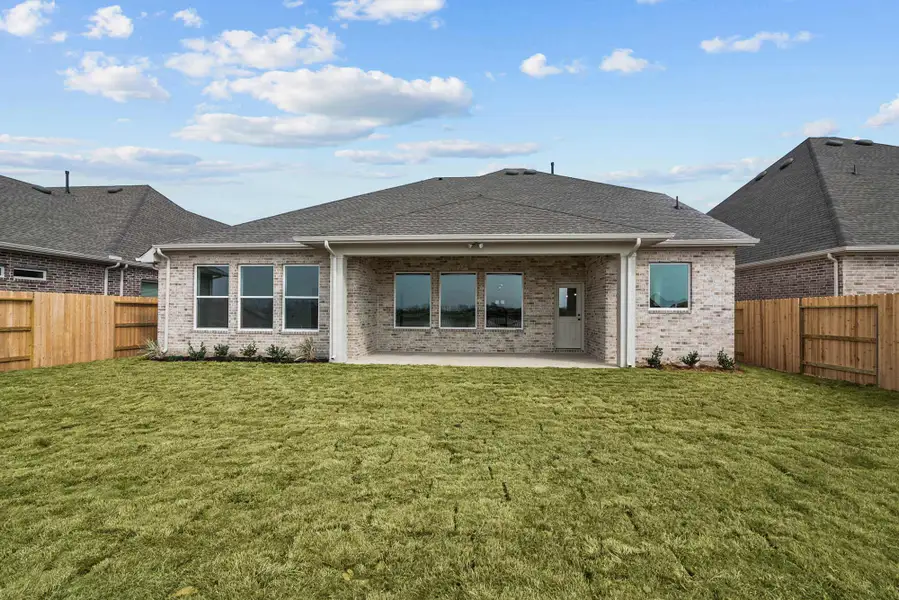 Representative exterior details of a home built from the The Hart by David Weekley Homes in Sundance Cove Lakeside, Crosby (Image 4).