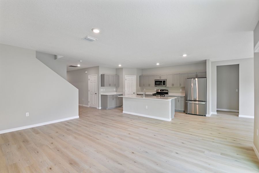 Spacious, unfurnished interior of a new home in Pasadena Ridge, Dade City (Image 13).