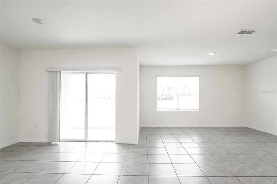 Spacious, unfurnished interior of a new home in , Zellwood (Image 20).