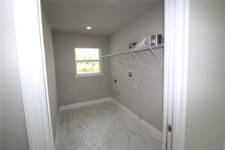 Spacious, unfurnished interior of a new home in , Port Charlotte (Image 18).