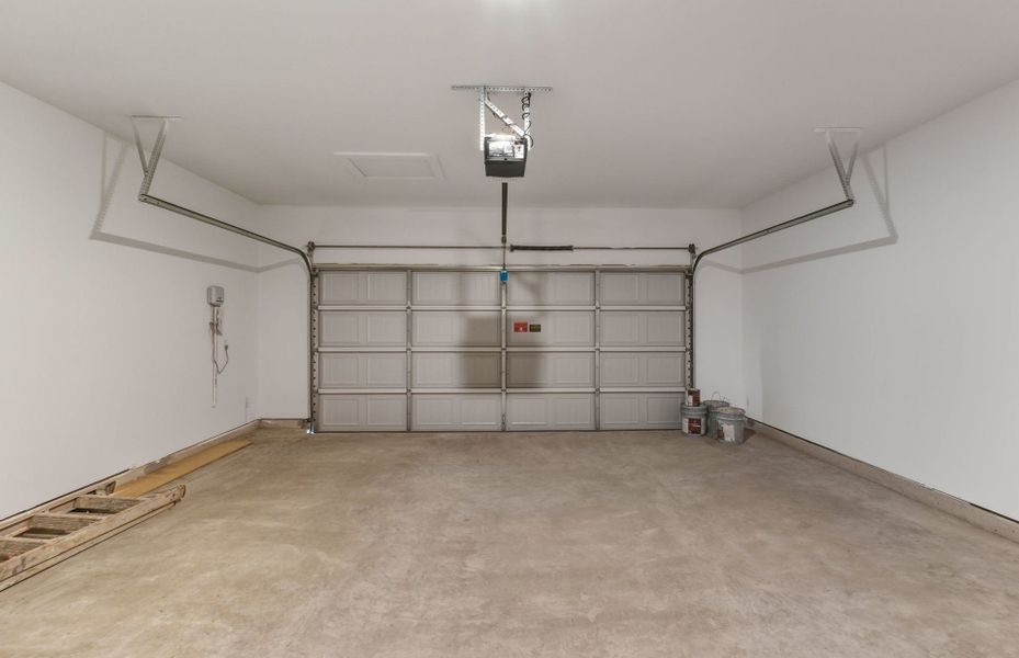 Spacious, unfurnished interior of a new home in Crosswinds, Kyle (Image 16).