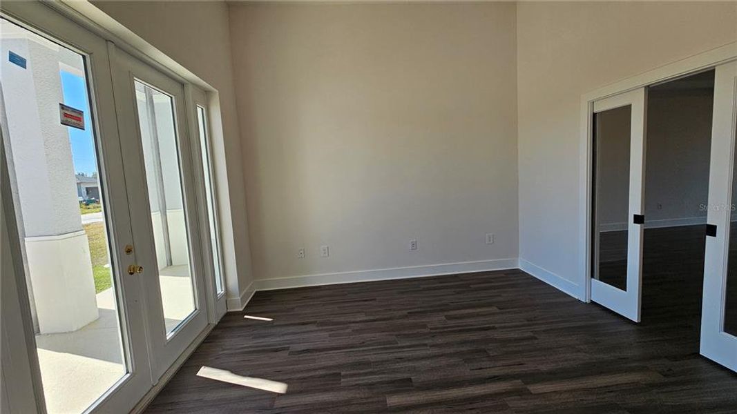 Spacious, unfurnished interior of a new home in , Port Charlotte (Image 12).