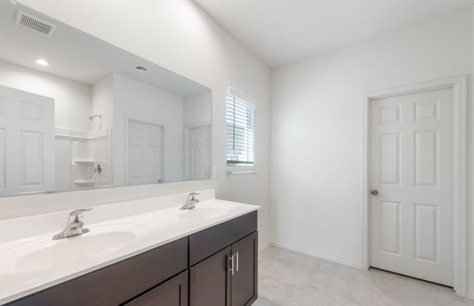 Furnished interior view inside a new home in Copper Falls, Buckeye (Image 8).