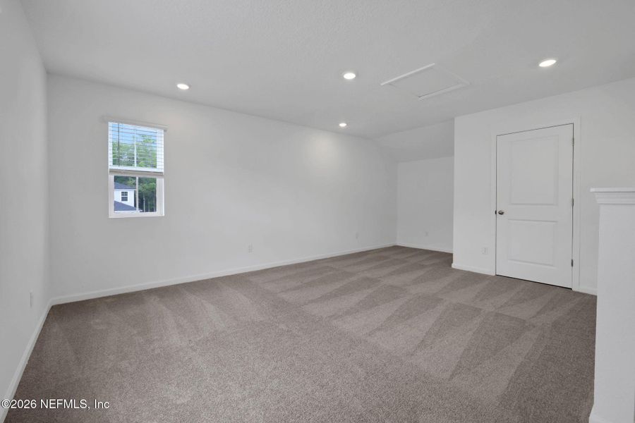 Spacious, unfurnished interior of a new home in Wilford Oaks, Orange Park (Image 40).